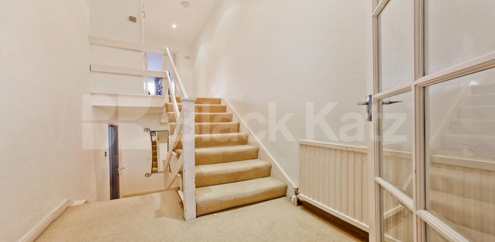 			NEW INSTRUCTION , 2 Bedroom, 1 bath, 1 reception Apartment			 Glenelg Road, Clapham North/Brixton 